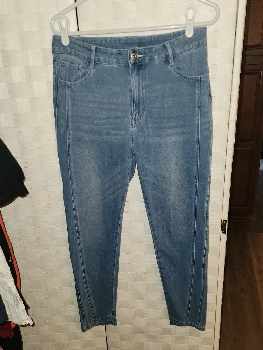 HALARA Light Blue Denim Jeggings with Green Brand Tag